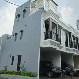 di sewakan rumah 3 lantai ei cluster cipinang muara