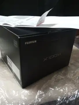 Fujifilm X100Vi Silver brand new