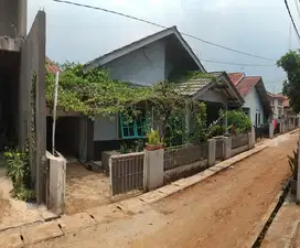 rumah kampung deket jalan raya ciracas samping taman graha asri