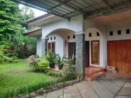 Rumah lux, asri, mewah, kusen full jati, joglo style, 3 halaman,sejuk