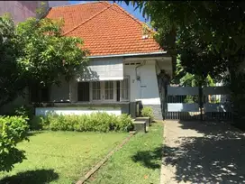 LANGKA JARANG ADA RUMAH JALAN CILIWUNG SURABAYA LOKASI TENGAH KOTA