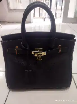 Tas wanita hitam