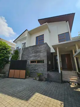 Dijual Rumah Siap Huni dalam Komplek Kemang, Jakarta Selatan