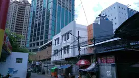 Bangunan di area Komersil 15 lantai utk Investasi Gedung Kantor & Kost
