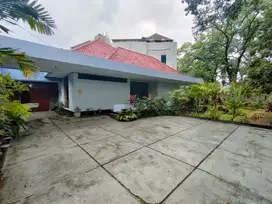 dijual rumah lama nyaman sayap cipaganti bukan heritage kota bandung