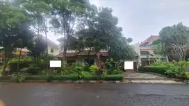 Rumah Dengan Kolam Berenang di Komplek Bukit Pratama Jakarta Selatan