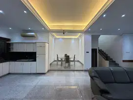 RUMAH HOOK 2 LANTAI GRAHA FAMILI LUAS 455 ONLY 12M NEGO ROW JLN LEBAR