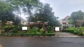 Rumah Dengan Kolam Berenang di Komplek Bukit Pratama Jakarta Selatan