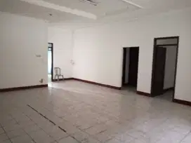 Disewakan Rumah Strategis di Turangga Bisa untuk Kantor dll