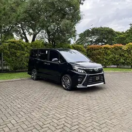 Toyota Voxy 2.0 AT 2021