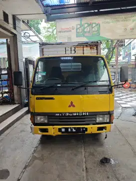 Mitsubishi Colt Diesel Engkel box 100ps
Tahun 2005 mulus bagus sekali