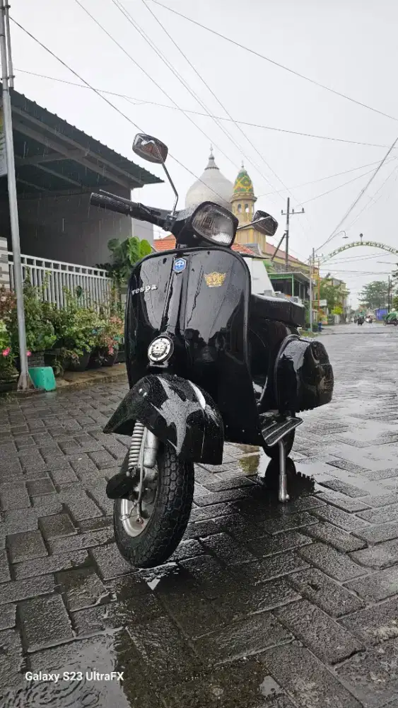 Dijual Vespa Super 76 glowing
