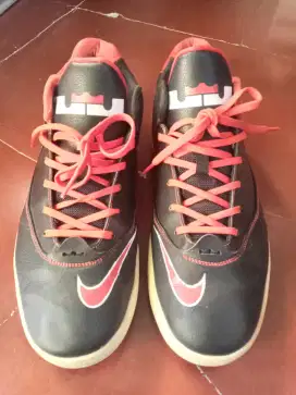 Di jual sepatu lebron size 44 like new