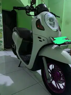 scoopy putih 2021