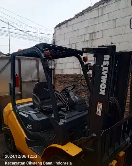 Forklift Komatsu 2,5 Ton,Matic,Tiang Fullfreelift,Tahun 2017(Sideshif)