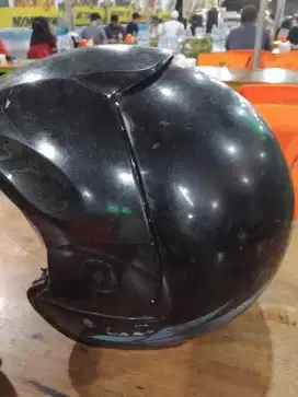 Helm ltd hitam SNI seperti di foto dan lecet pemakain