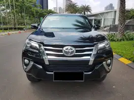 Toyota Fortuner VRZ 2.4 Diesel TH 2016 Hitam Black Mica