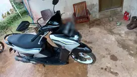 Dijual Motor Yamaha Gear warna silver