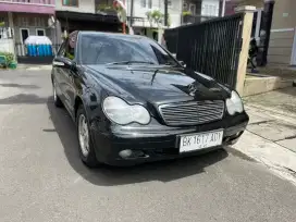 Di jual mercedes benz C180 SIMPANAN KM RENDAH