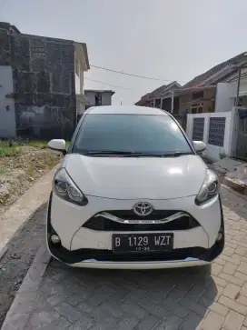 MOBIL TOYOTA SIENTA V 2019