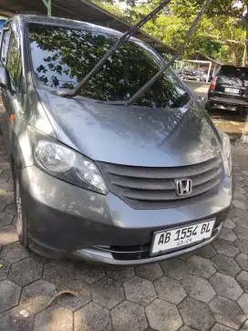 Honda Freed tahun 2010 tipe SD