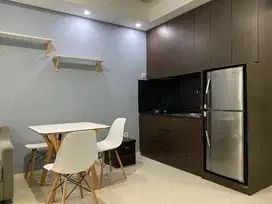 Disewakan 2 BR Furnish lantai rendah siap huni di Royal mediterania