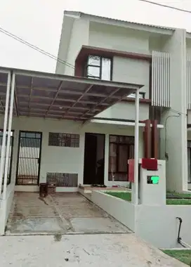 Dijual Cantik Rumah 2 lantai Green Ara