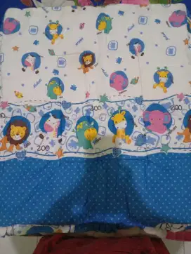 Perlak bayi warna putih biru