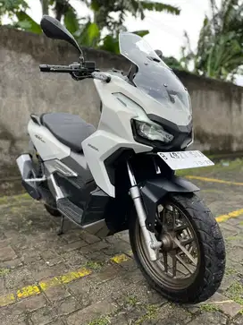 Honda ADV 160 abs white