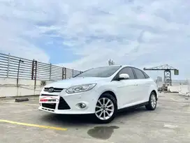 Ford Focus Titanium Sunroof 2.0 Hatchback Tahun 2012 Putih