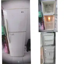 Kulkas 2 pintu LG bekas bergaransi