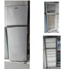 Kulkas 2 pintu TOSHIBA bekas bergaransi