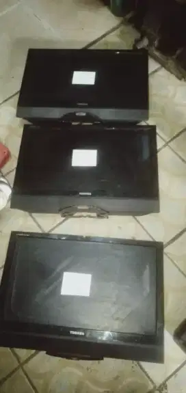 Slhkn plh slh 1 dr tv led toshiba kond ada di gambar yah hrg murah sj