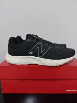 BRAND NEW New Balance ukuran 43