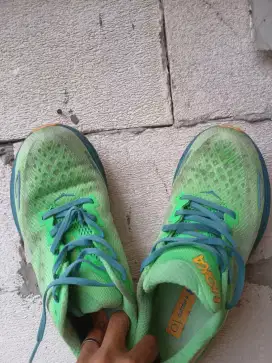 Sepatu running dan tas