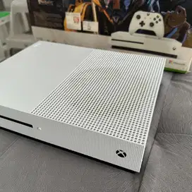 Xbox one s 1tb setara ps4