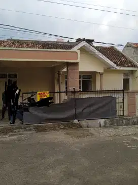 Dijual Rumah hook , lokasi strategis, aman dan tengah kota