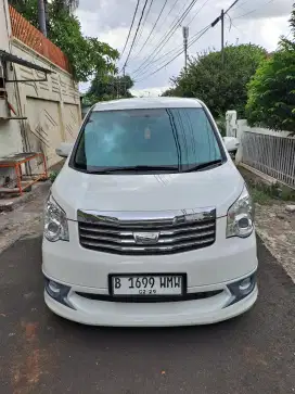 Toyota NAV 1 type V lux 2013