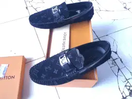 Sepatu louis vuitton pria