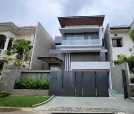 Dijual Rumah Baru Mewah  Split Level Design 2,5 Lantai Surabaya Barat