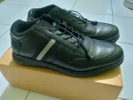 Dijual Sepatu - kulit asli (Size 42)