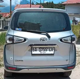 Toyota Sienta V manual 2017