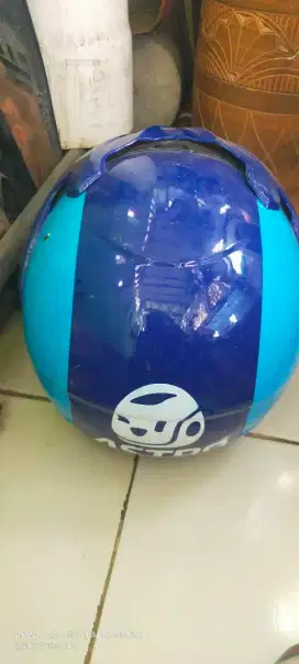 Helm bekas tapi masih baru