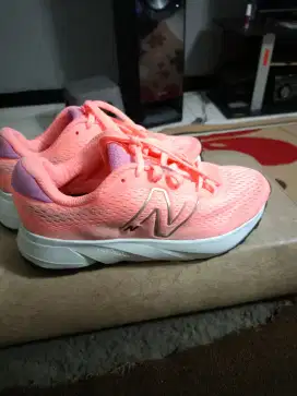 Sepatu New Balance 520 Women