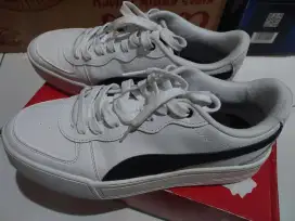 Sepatu casual merk puma