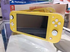 Nintendo switch lite // pre owned