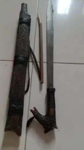 Mandau asli dari kampung Dayak sampit