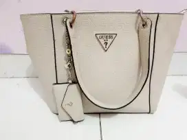 Jual tas preloved Guess murah meriah jarang di pakai