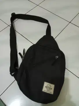 Tas Selempang Navy Club Original