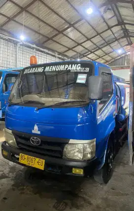 Truck tangki solar Hino Dutro tahun 2012